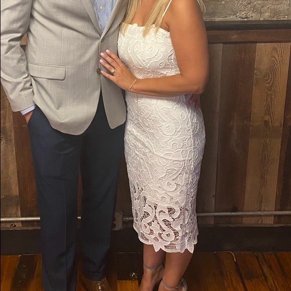 Like new Bardot Lina Sheath dress in white. Only worn once, looks brand new - Picture 4 of 4